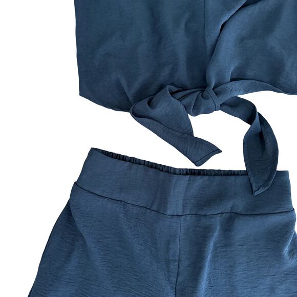 Worn once! Black Set Wide Leg Pants and V-Neck Short Sleeve Top Women's Medium - Picture 3 of 4